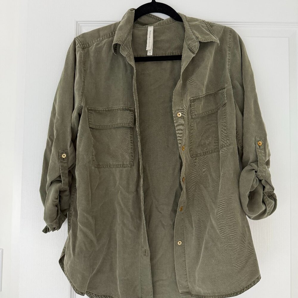 Babaton (Aritzia) Top - Button Up / Army Green / Pockets / Roll Up Sleeves